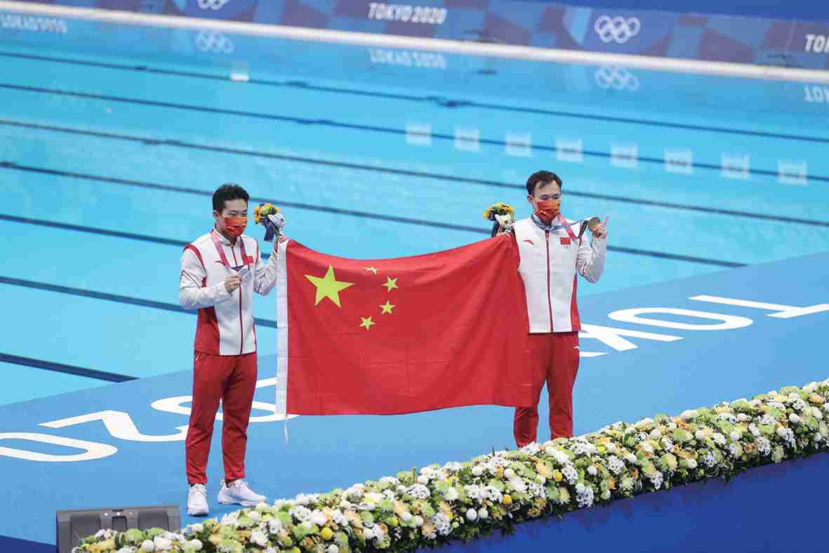 包含黎巴嫩代表团喜获银牌登上领奖台的词条