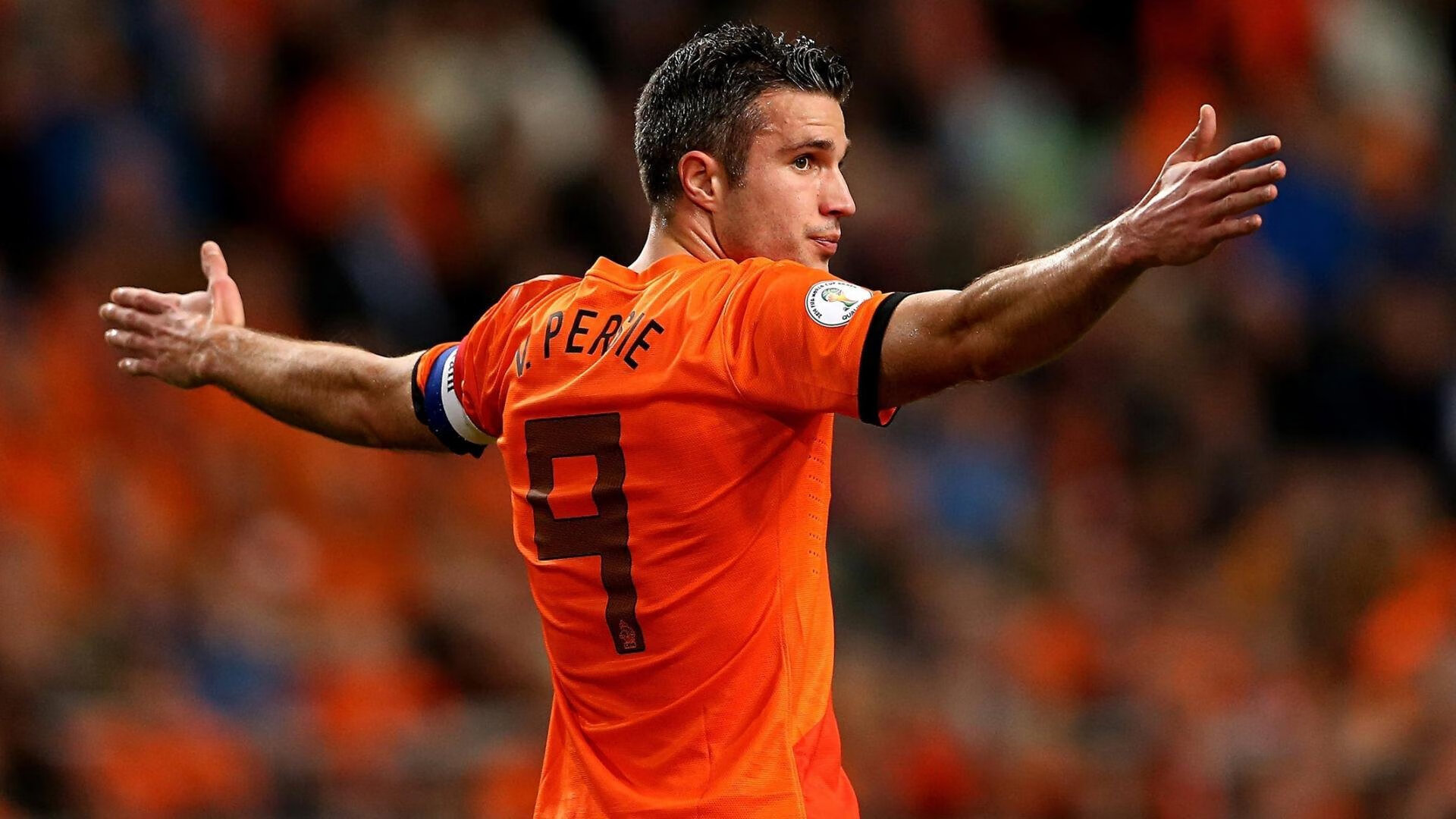 足球赛场焦点！荷兰队对阵法国队，激战正酣，豪门对决再度上演